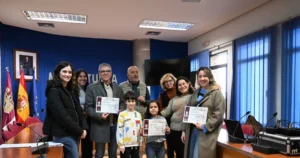 Reconocen la Creatividad y Participación en Concursos Navideños de Belenes y Balcones Decorados