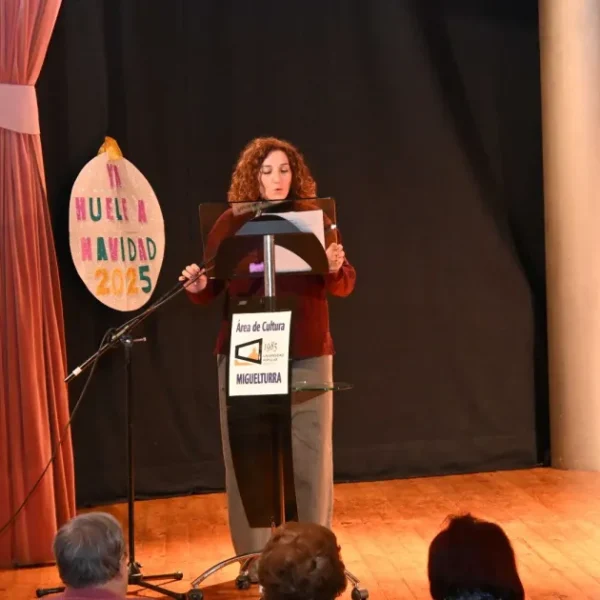 Reconocimiento a Nuestros Mayores como Pilar de la Comunidad en el Acto «Ya huele a Navidad»