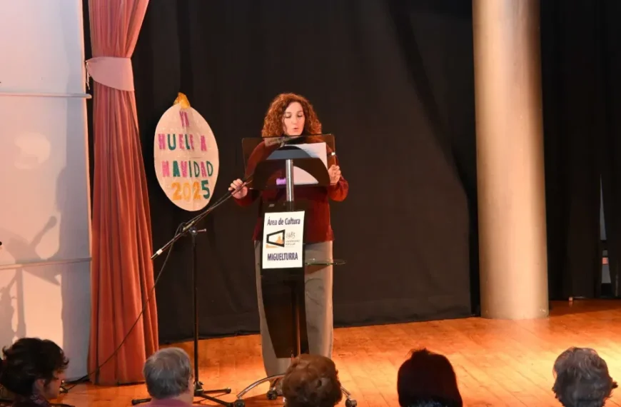 Reconocimiento a Nuestros Mayores como Pilar de la Comunidad en el Acto «Ya huele a Navidad»