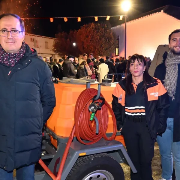 Luis Ramón Mohíno Destaca el Trabajo de los Voluntarios en la Presentación del Nuevo Equipo Contra Incendios y Liderazgo