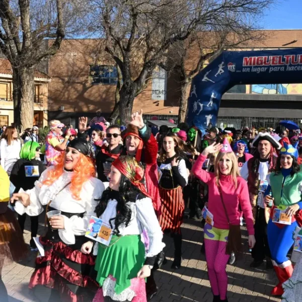 Cientos de Máscaras Inundan Miguelturra en la Tradicional Carrera ‘La Churriega’