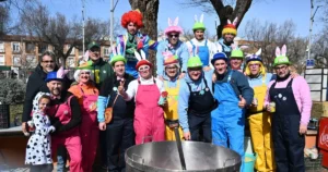 Delicias de Carnaval: Festín en las Peñas Tradicionales