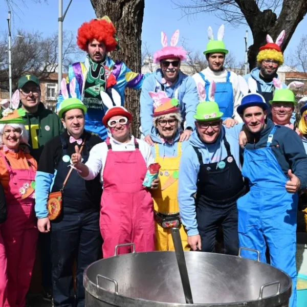 Delicias de Carnaval: Festín en las Peñas Tradicionales