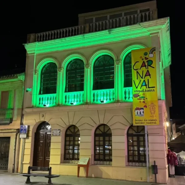 El Ayuntamiento de Miguelturra Participa en la Campaña “Ilumina en Verde” con la Iluminación del Centro de Día