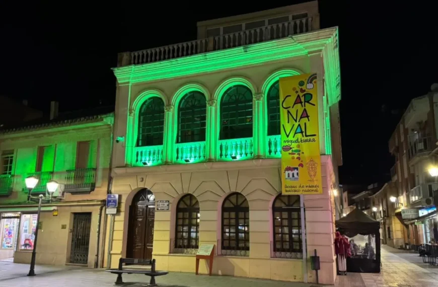 El Ayuntamiento de Miguelturra Participa en la Campaña “Ilumina en Verde” con la Iluminación del Centro de Día