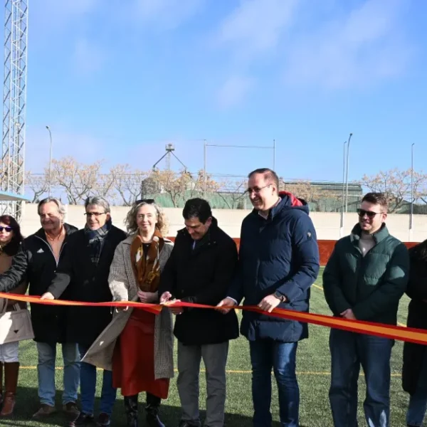 Inauguración del Nuevo Césped en el ‘Candelario León Rivas’ Beneficia a Más de 900 Deportistas en Miguelturra