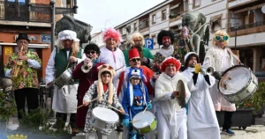 La Peña ‘El Jamón’ Anima la Mañana del Domingo con su Diana Carnavalera