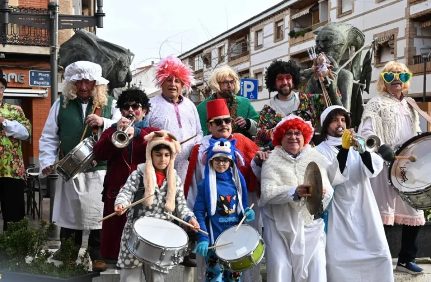 La Peña ‘El Jamón’ Anima la Mañana del Domingo con su Diana Carnavalera