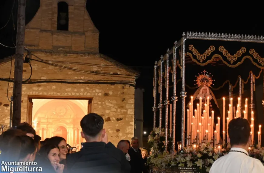 Miguelturra Brilla en el Viernes de Dolores con su Tradicional Procesión de Lamparillas