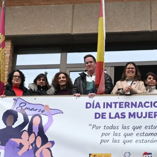 Miguelturra Refuerza su Compromiso con la Igualdad en el 8M con Pancarta y Manifiesto