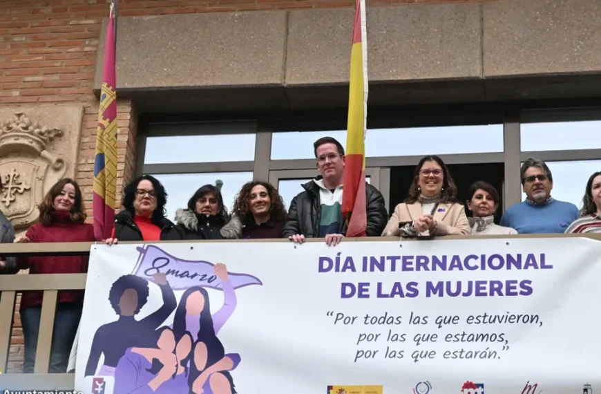 Miguelturra Refuerza su Compromiso con la Igualdad en el 8M con Pancarta y Manifiesto