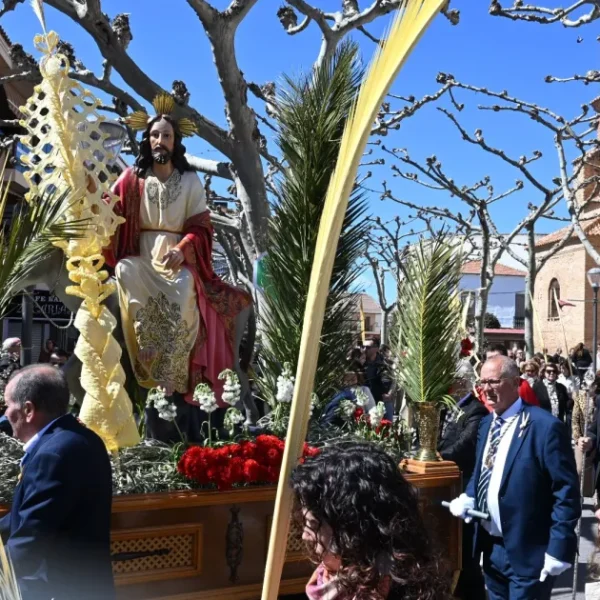 Multitudinario Domingo de Ramos en Miguelturra Celebrando la Entrada Triunfal de Jesús