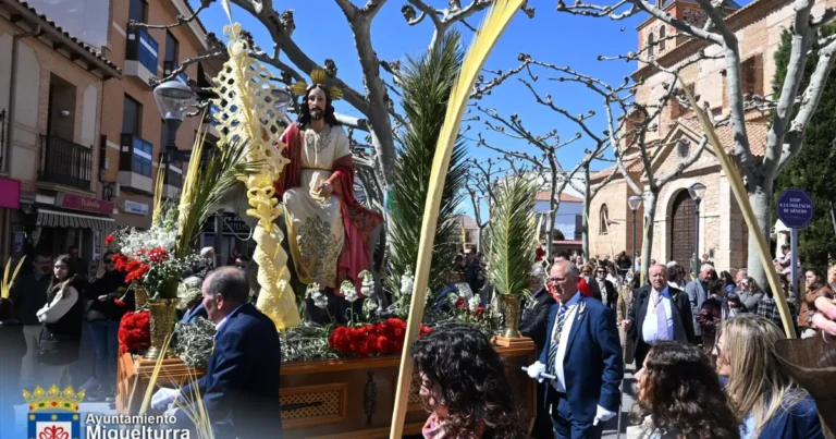 Multitudinario Domingo de Ramos en Miguelturra Celebrando la Entrada Triunfal de Jesús