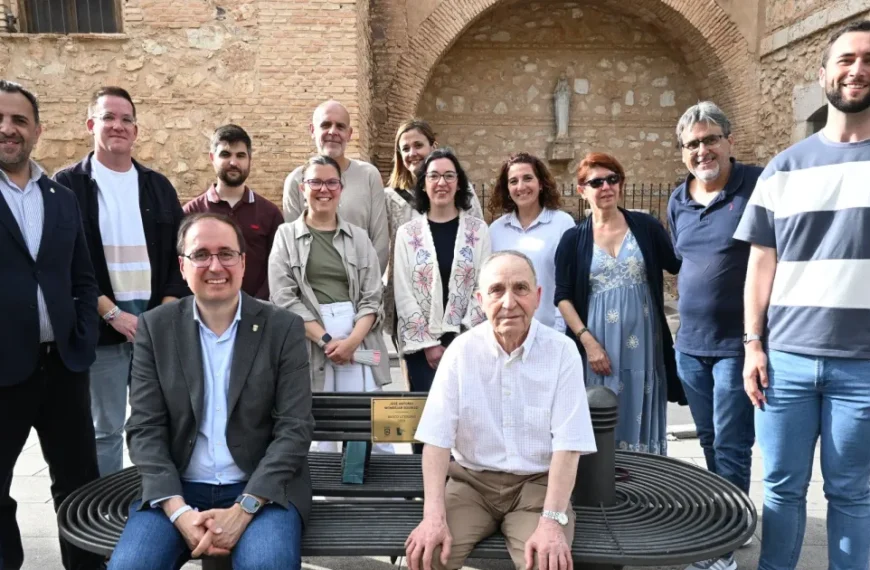 Miguelturra Celebra la Literatura con el Banco Dedicado a José Antonio Mondéjar
