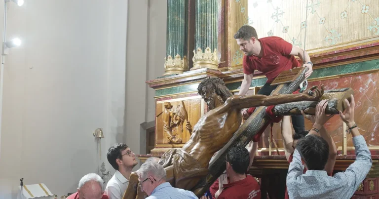 Miguelturra Culmina las Fiestas del Cristo de la Misericordia con la Emotiva Subida de la Imagen a su Altar