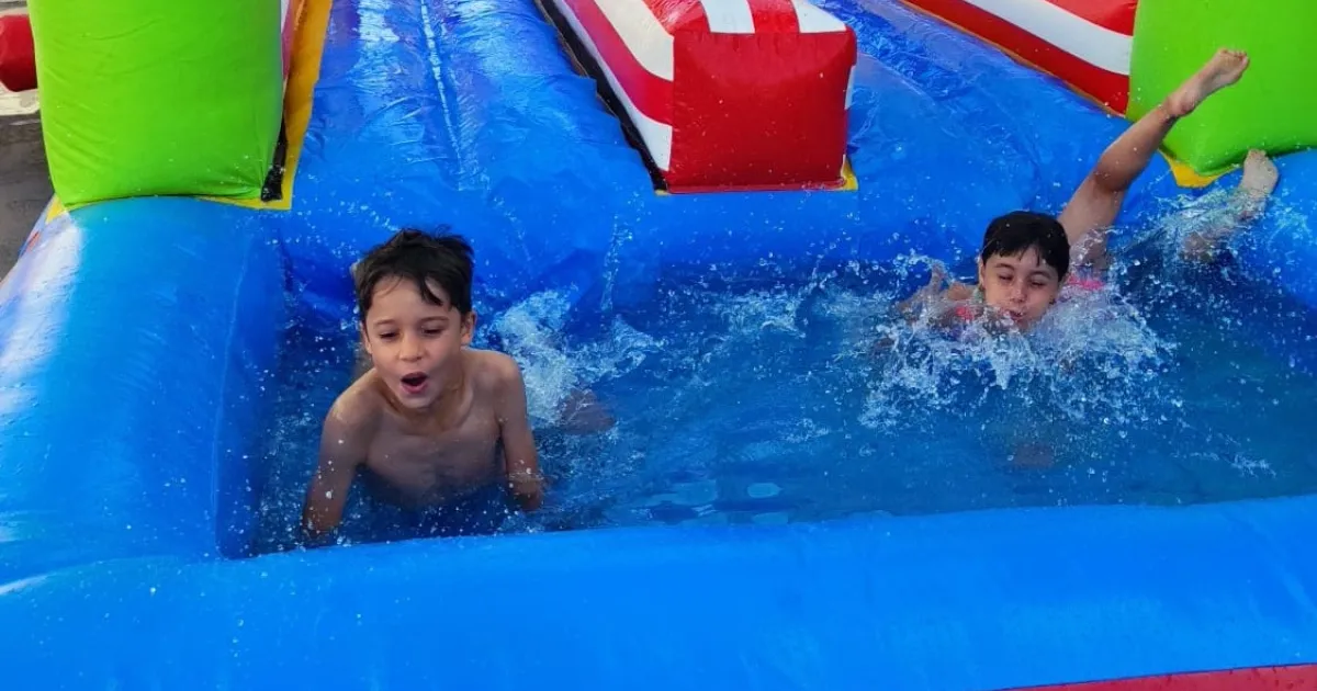 Fiesta de Convivencia en el Barrio Oriente: Agua, Deporte y Copla