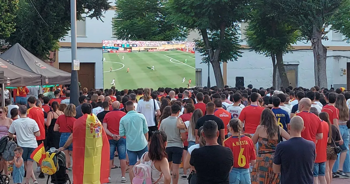 Miguelturra se Une para Animar a la Selección Española en el Parque Doctor Fleming