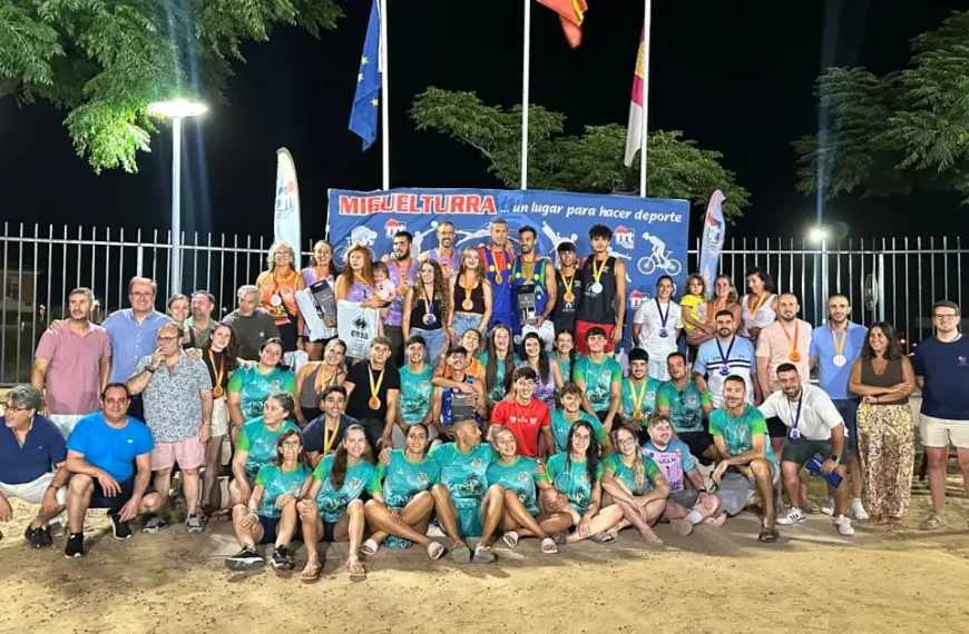 Éxito en Miguelturra: El alcalde celebra la vigésima edición del Torneo Vóley Playa