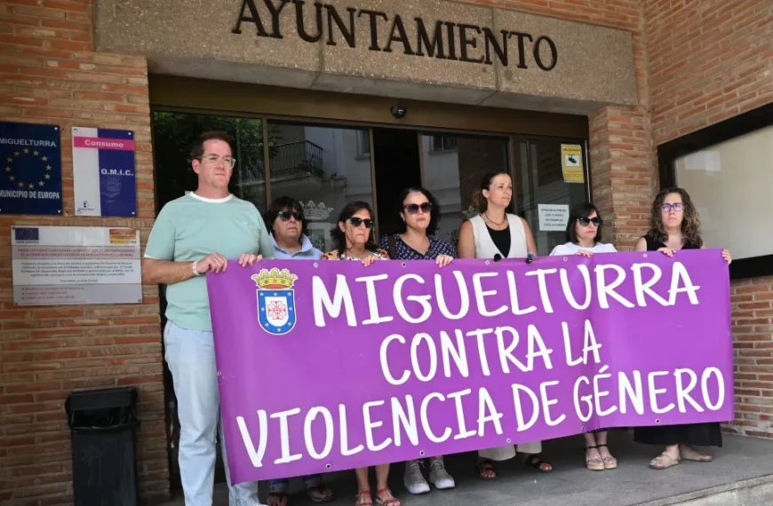 Miguelturra Rinde Homenaje a las Víctimas de Violencia de Género con un Minuto de Silencio