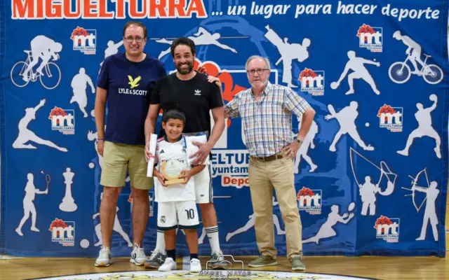 Jugadores disputan la final de la Liga Local de Fútbol Sala de Miguelturra en el Pabellón Ernesto Arevalo