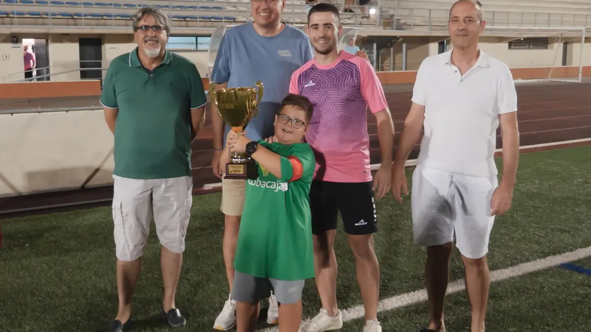 Jugadores del CD Miguelturreño en el Trofeo de Fútbol Villa de Miguelturra