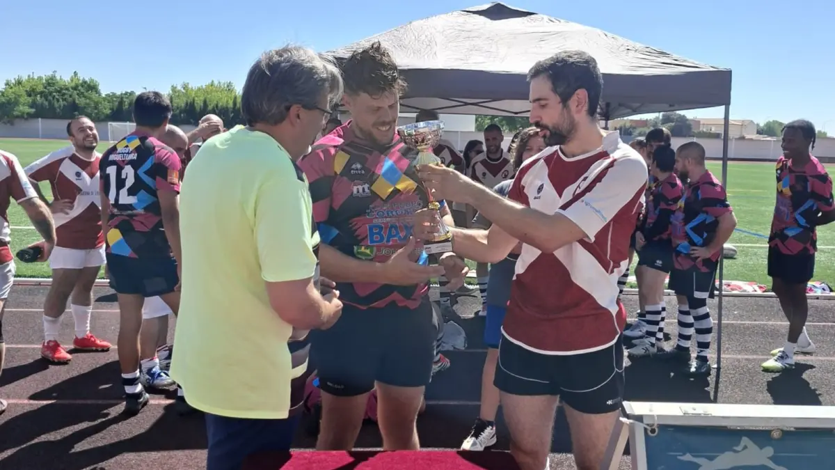 Jugadores de Arlequines y Gigantes durante el Torneo de Rugby de las Ferias de Miguelturra