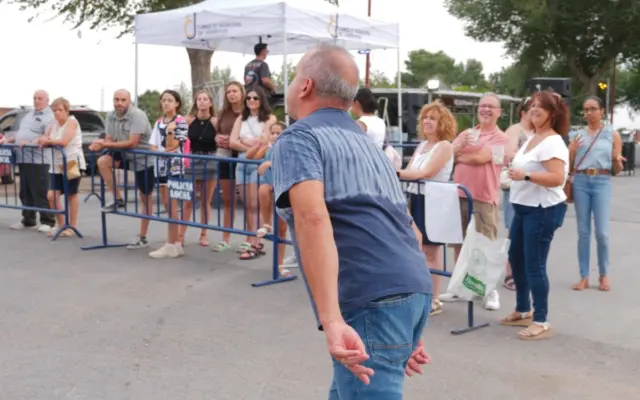 Jóvenes participando en la Tintada Churriega en el Recinto Ferial de Miguelturra