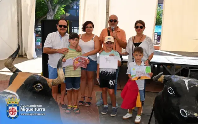 Niños participando en la Jornada Taurina Infantil en el Parque Doctor Fleming de Miguelturra