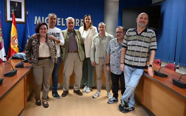 Lourdes Molina y Pablo Soriano, Máscaras Mayores del Carnaval de Miguelturra 2027, durante su presentación
